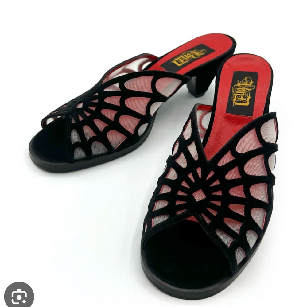 ISO—KVD Adele Kitten heels!